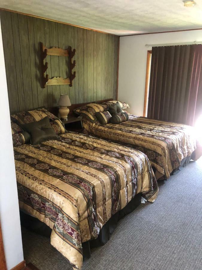 Michael Dee'S Motel East Durham Ngoại thất bức ảnh