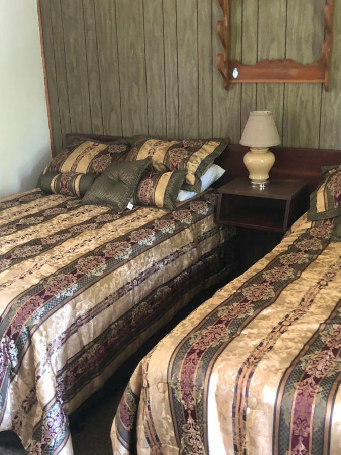 Michael Dee'S Motel East Durham Ngoại thất bức ảnh